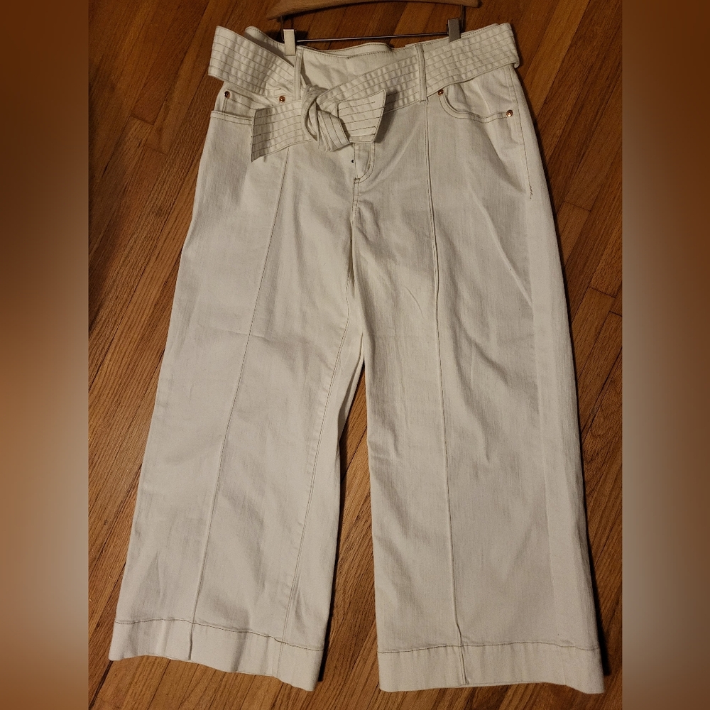 White mid rise cropped wide legged pants